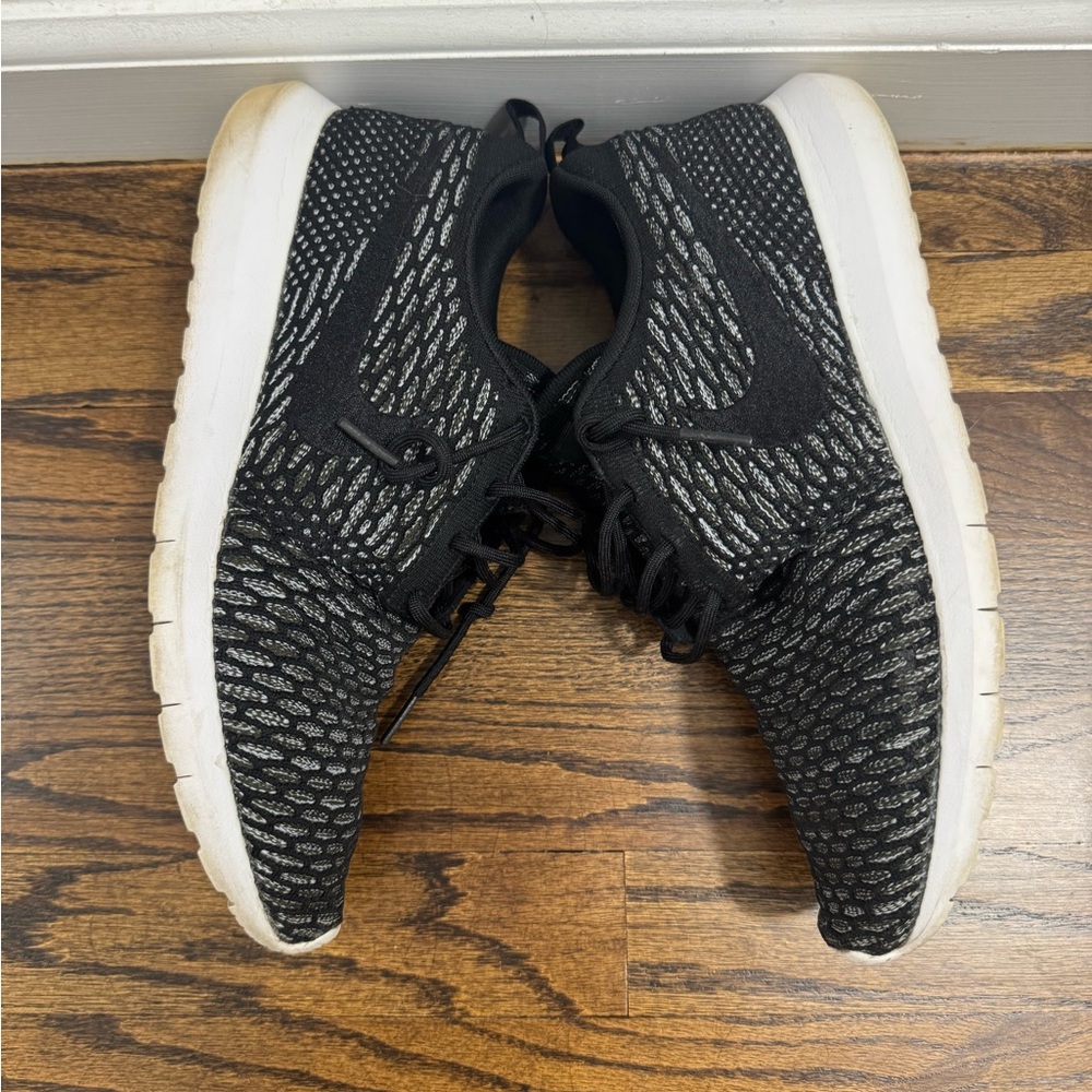 Nike Roshe Run Flyknit Black Sneakers Men’s Size 10